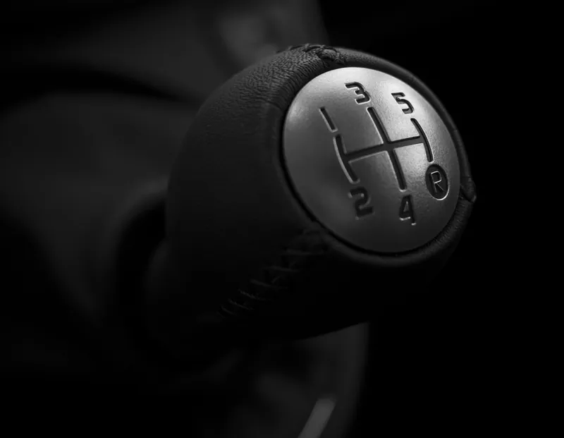 Manual gear stick with the shift pattern on the knob